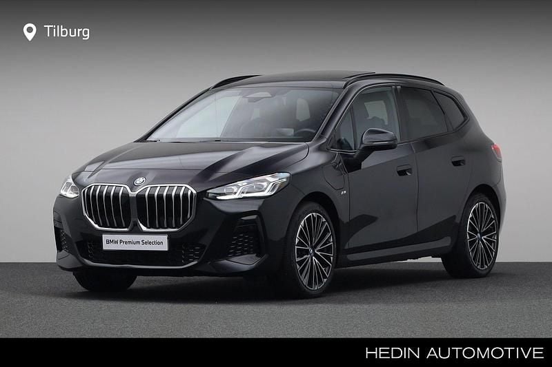Zwart Gebruikt 2024 BMW 225 Active Tourer MPV | € 42.880 (Eerlijke prijs) - Afbeelding 1/4