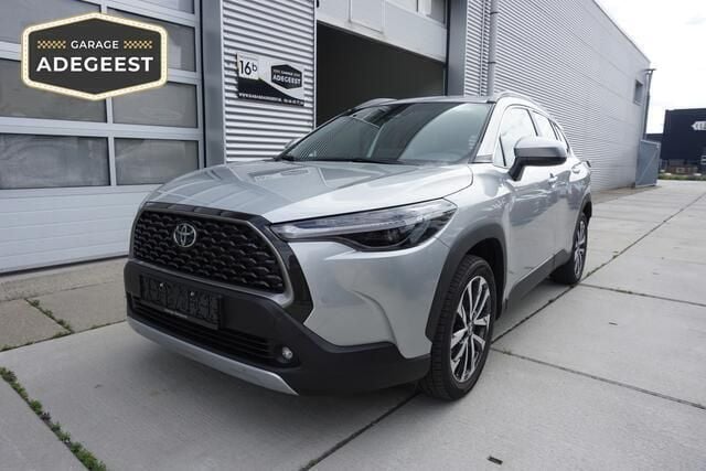 Zilver Gebruikt 2025 Toyota Corolla Cross Style SUV | € 37.950 (Eerlijke prijs) - Afbeelding 1/4