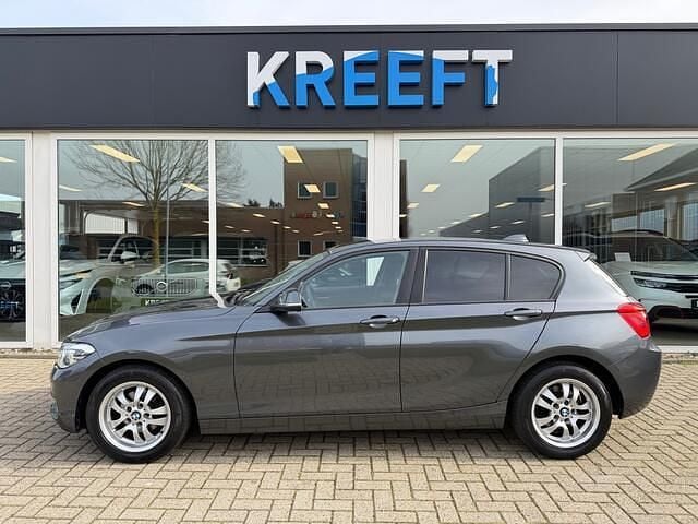 Occasion BMW 118 Executive 136 PK (100 kW) 2018 Grijs (metallic) Hatchback