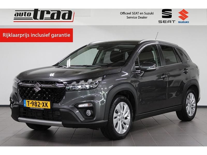 Grijs Gebruikt 2023 Suzuki SX4 S-Cross Comfort SUV | € 25.950 (Eerlijke prijs) - Afbeelding 1/4