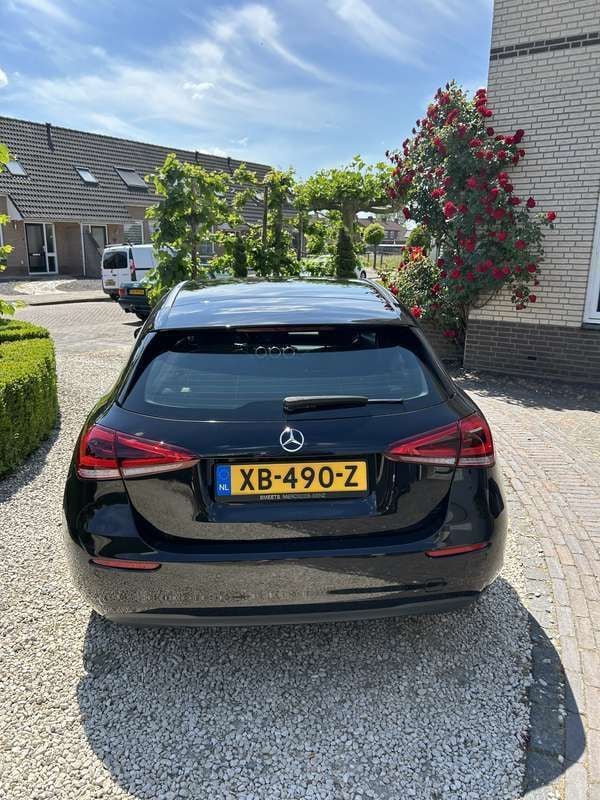 Zwart Gebruikt 2018 Mercedes A180 Business Stationwagen | € 17.995 (Goede deal) - Afbeelding 1/4