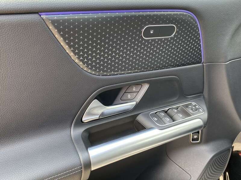 Occasion Mercedes B180 Luxury 136 PK (100 kW) 2023 Zwart MPV