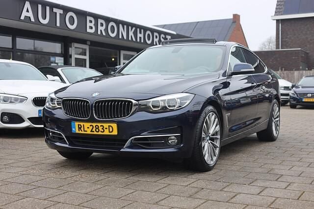 Occasion BMW 320 Executive 184 PK (135 kW) 2018 Blauw Hatchback