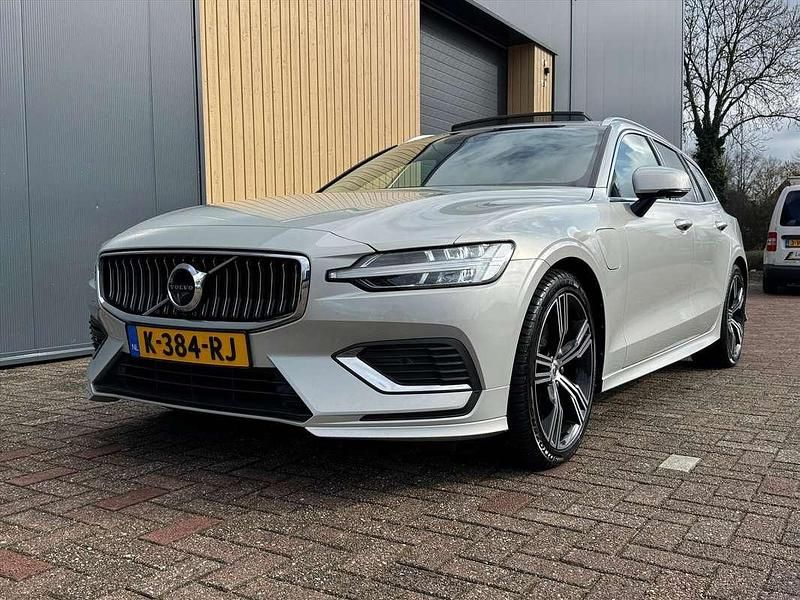 Grijs, metallic lak Gebruikt 2021 Volvo V60 Inscription Stationwagen | € 34.995 (Eerlijke prijs) - Afbeelding 1/4