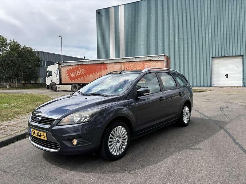Grijs Gebruikt 2009 Ford Focus Titanium Stationwagen | € 2.750 (Eerlijke prijs) - Afbeelding 1/4