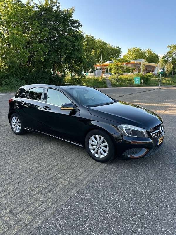 Zwart Gebruikt 2015 Mercedes A180 Edition Sedan | € 10.500 (Goede deal) - Afbeelding 1/4