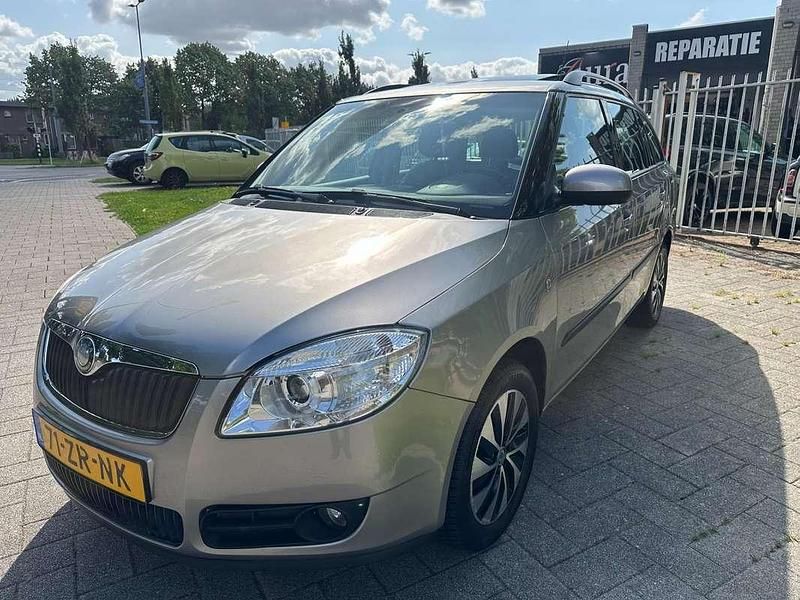Beige, metallic lak Gebruikt 2008 Skoda Fabia Elegance Stationwagen | € 3.550 (Eerlijke prijs) - Afbeelding 1/4