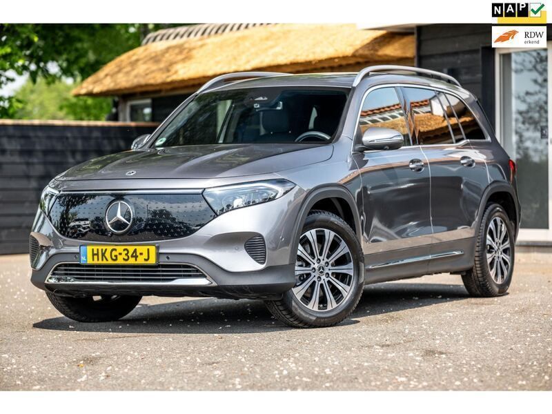 Grijs Gebruikt 2024 Mercedes EQB350 AMG line SUV | € 43.950 - Afbeelding 1/4