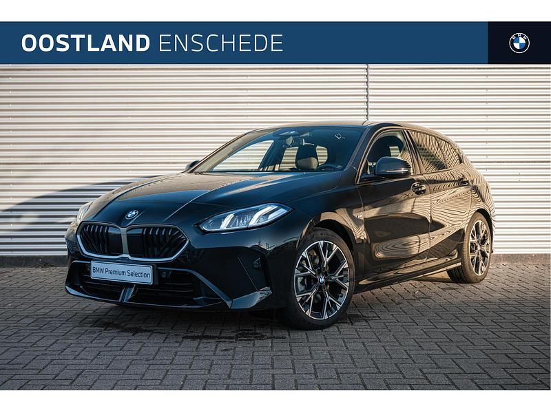Zwart Occasion 2025 BMW 120 M Sport Hatchback | € 37.250 (Eerlijke prijs) - Afbeelding 1/4