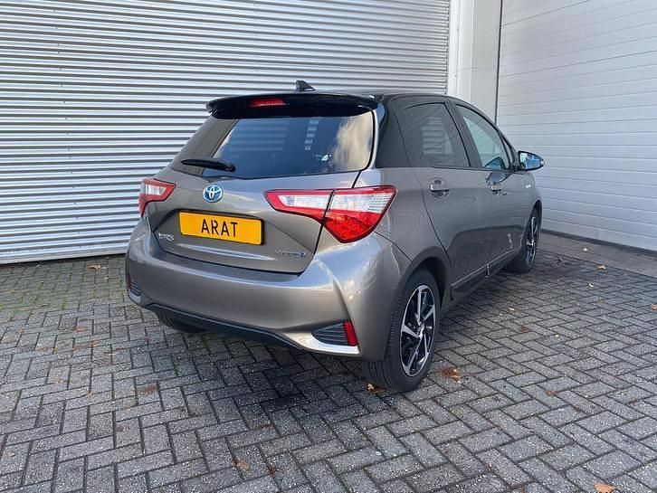 Occasion Toyota Yaris 101 PK (74 kW) 2019 Grijs (metallic) Hatchback