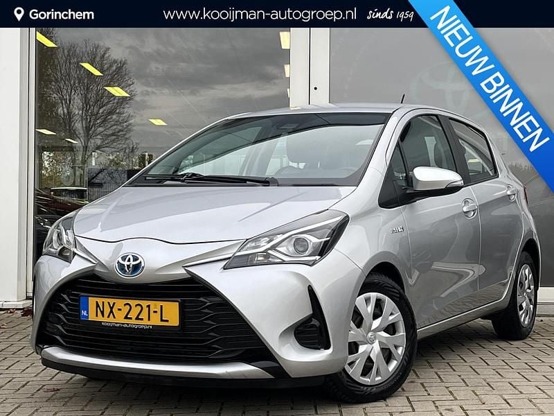 Grijs Gebruikt 2017 Toyota Yaris Hybrid Hatchback | € 14.950 (Goede deal) - Afbeelding 1/4