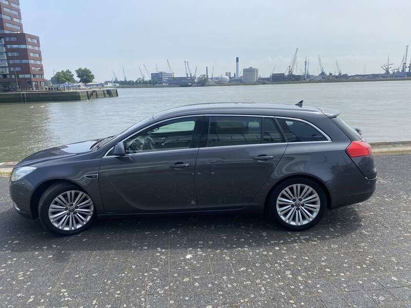 Grijs Gebruikt 2012 Opel Insignia Stationwagen | € 4.500 (Goede deal) - Afbeelding 1/4