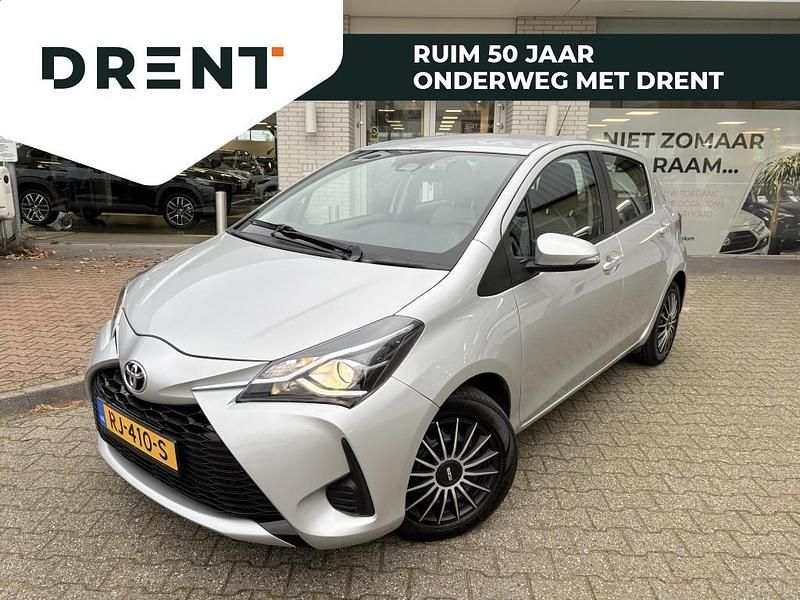 Grijs Gebruikt 2017 Toyota Yaris Hybrid Hatchback | € 13.400 (Goede deal) - Afbeelding 1/4