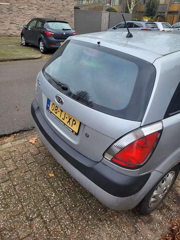 Occasion Kia Rio 97 PK (71 kW) 2007 Grijs MPV