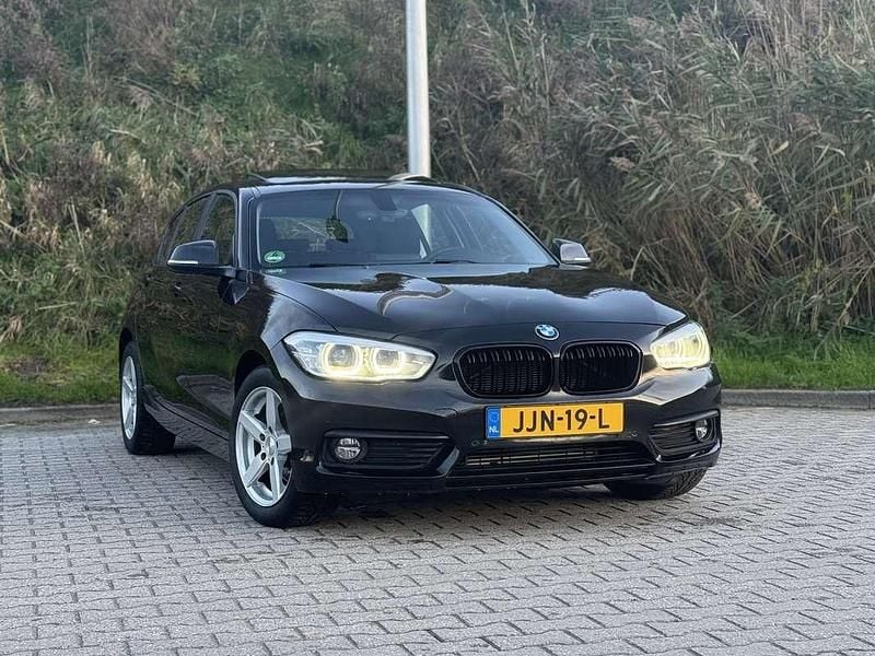 Zwart Gebruikt 2016 BMW 118 Hatchback | € 14.249 (Super prijs) - Afbeelding 1/4
