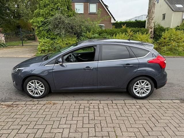 Grijs Gebruikt 2011 Ford Focus Titanium Hatchback | € 5.950 (Eerlijke prijs) - Afbeelding 1/4