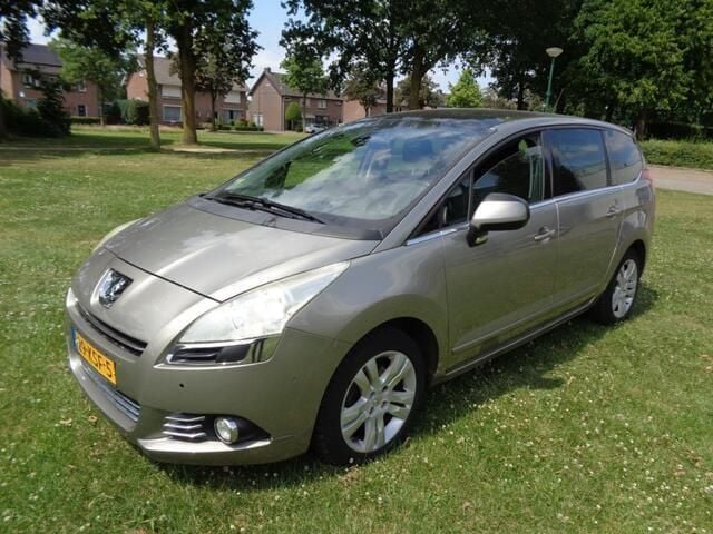 Grijs, metallic lak Gebruikt 2010 Peugeot 5008 MPV | € 1.150 (Super prijs) - Afbeelding 1/4