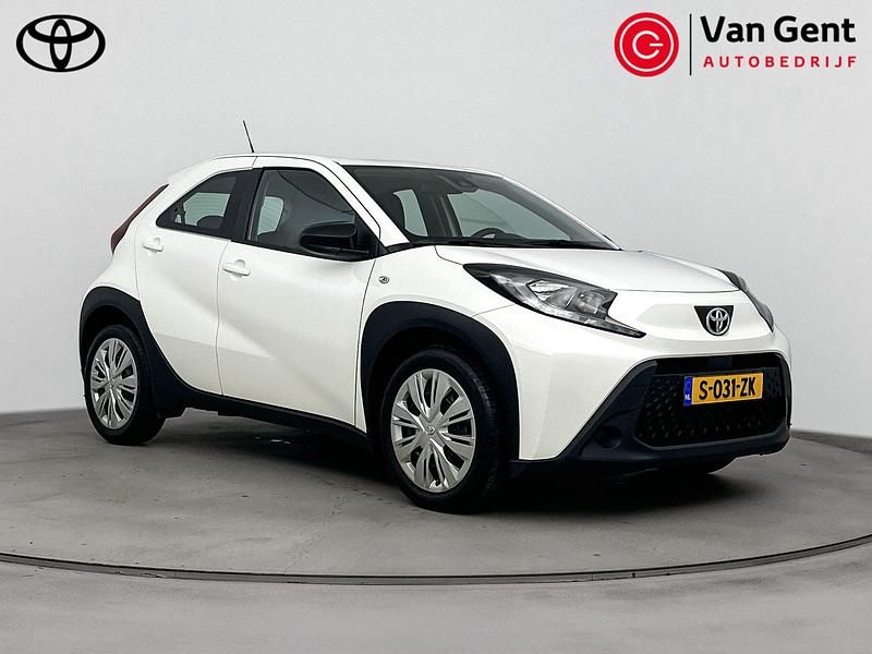 Wit Occasion 2023 Toyota Aygo X Play SUV | € 16.499 (Goede deal) - Afbeelding 1/4