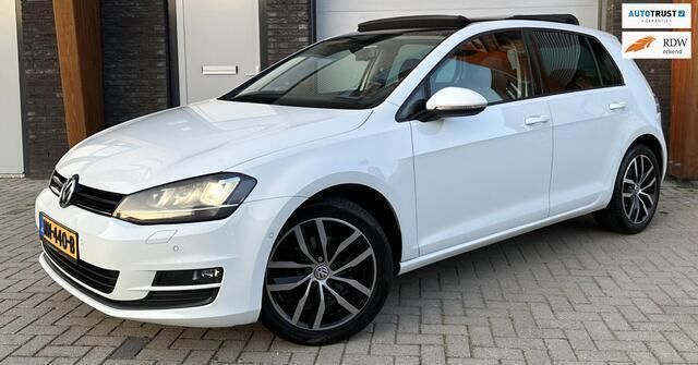 Wit Gebruikt 2013 VW Golf VII Highline Hatchback | € 12.475 (Duur) - Afbeelding 1/4