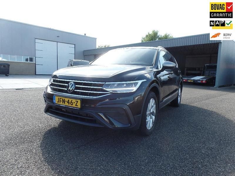Zwart Gebruikt 2025 VW Tiguan Business SUV | € 44.751 (Goede deal) - Afbeelding 1/4