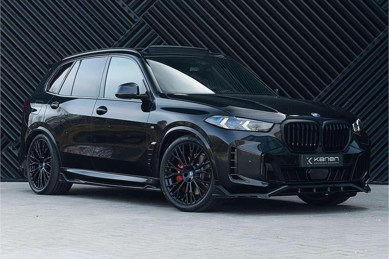 Zwart (metallic) Occasion 2025 BMW X5 M Sport SUV | € 113.900 - Afbeelding 1/4