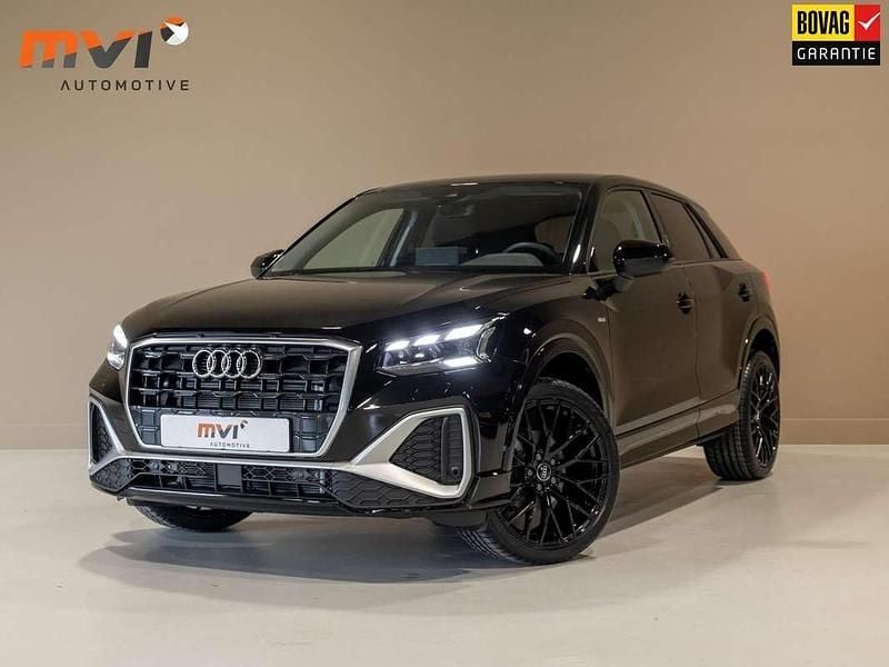 Zwart Gebruikt 2025 Audi Q2 Basis SUV | € 38.500 (Iets duurder) - Afbeelding 1/3