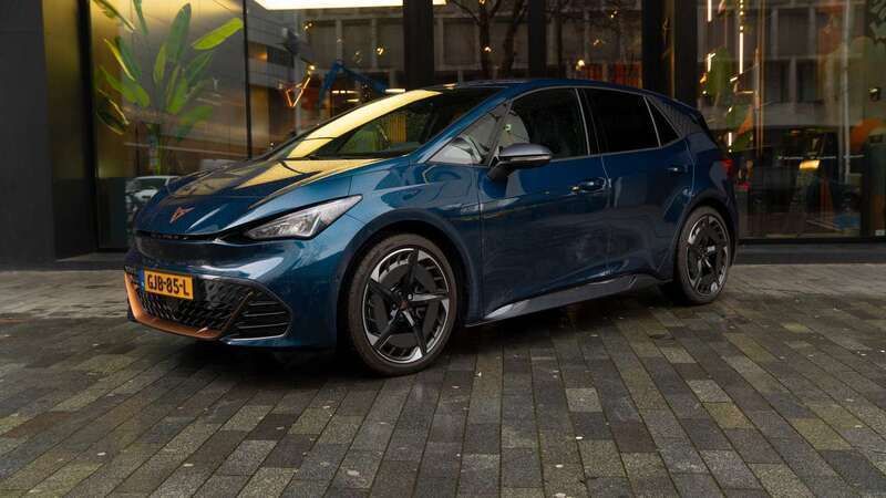 Blauw, metallic lak Gebruikt 2024 Cupra Born Hatchback | € 35.990 (Duur) - Afbeelding 1/4