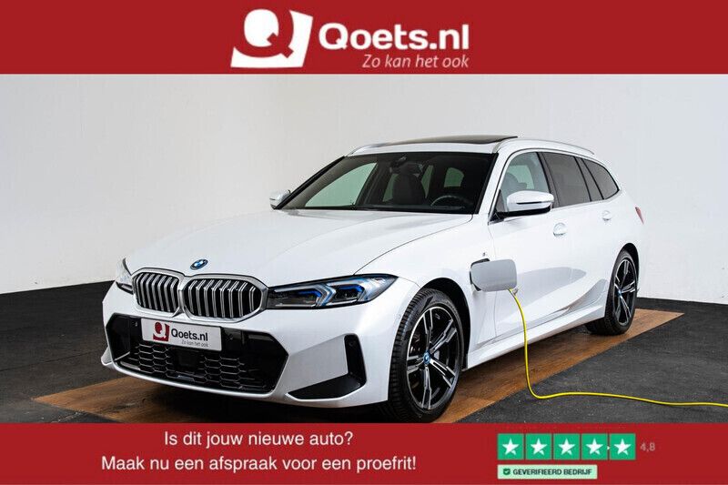 Wit, metallic lak Gebruikt 2023 BMW 330e M Sport Stationwagen | € 44.950 (Super prijs) - Afbeelding 1/4