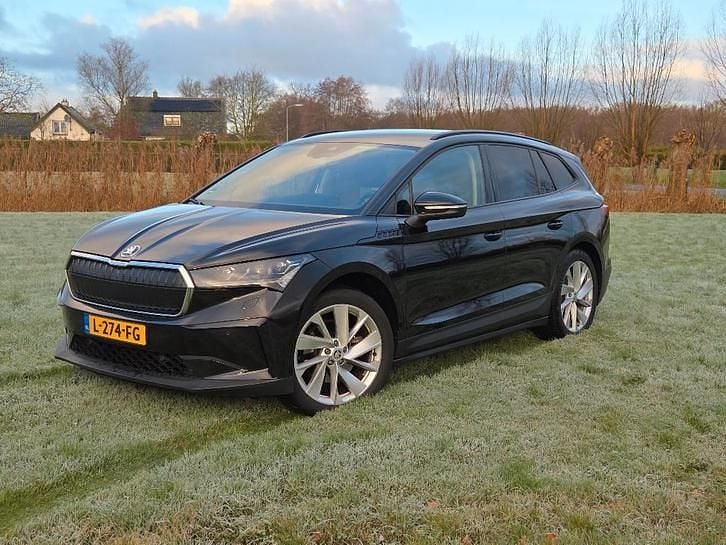 Zwart Gebruikt 2021 Skoda Enyaq iV First Edition SUV | € 15.900 (Eerlijke prijs) - Afbeelding 1/4