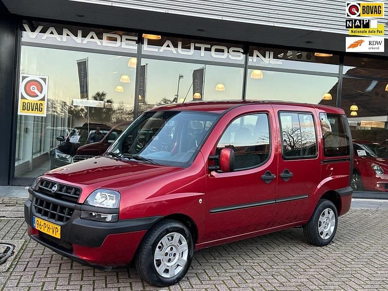 Rood Gebruikt 2004 Fiat Doblò MPV | € 2.349 (Eerlijke prijs) - Afbeelding 1/4