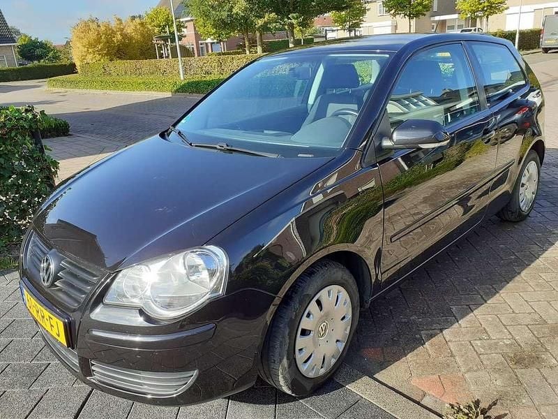 Zwart Occasion 2005 VW Polo Hatchback | € 1.500 (Goede deal) - Afbeelding 1/4
