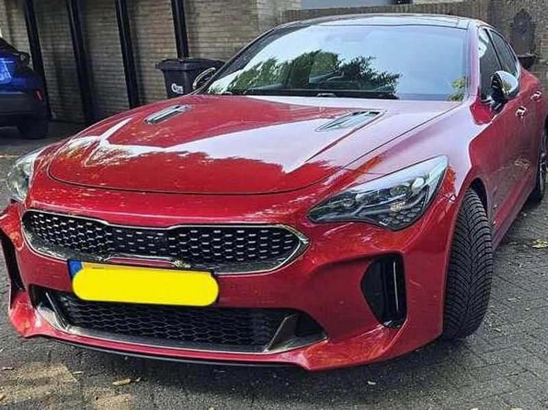Rood Gebruikt 2017 Kia Stinger GT-Line Hatchback | € 30.000 - Afbeelding 1/4