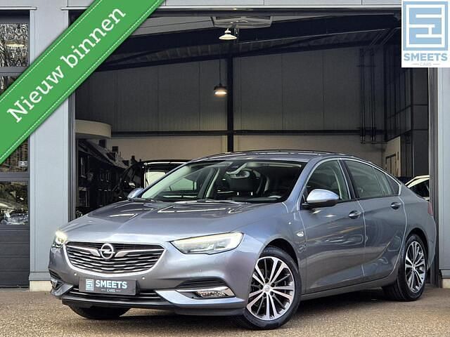 Grijs Gebruikt 2018 Opel Insignia Innovation Hatchback | € 14.750 (Eerlijke prijs) - Afbeelding 1/4