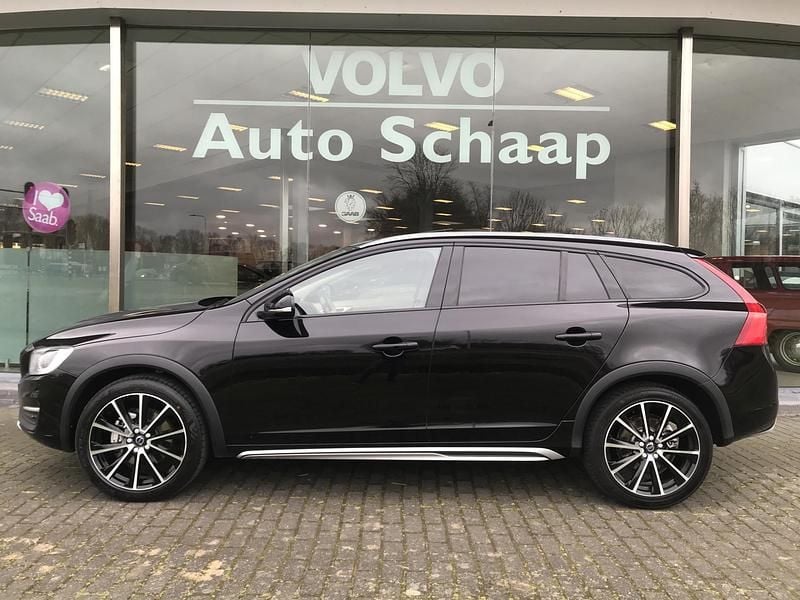 Occasion Volvo V60 CC 191 PK (140 kW) 2018 Zwart Stationwagen