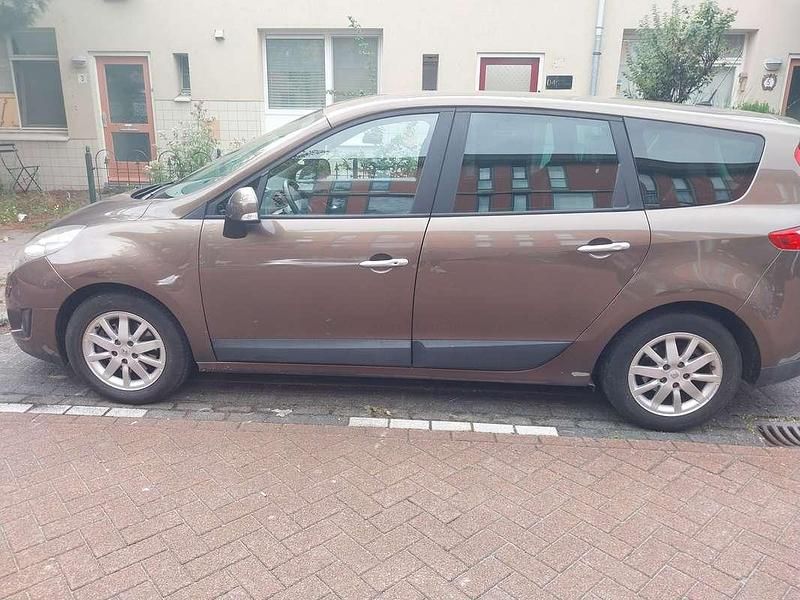Gebruikt 2010 Renault Scénic III Business MPV | € 2.250 (Eerlijke prijs) - Afbeelding 1/4