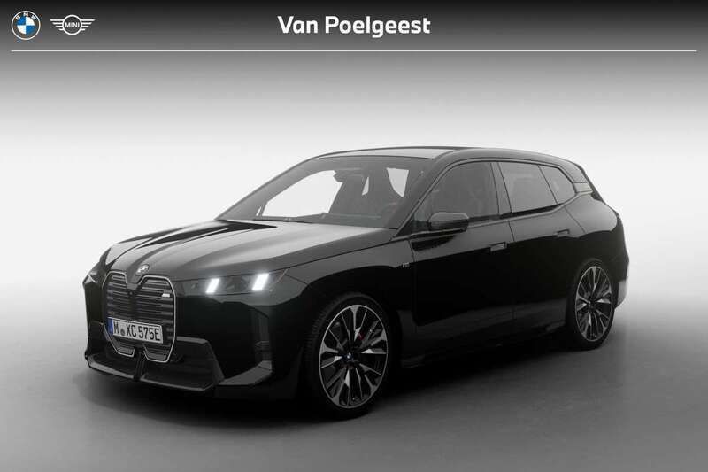 Saphirschwarz metallic (zwart metallic) Nieuw 2025 BMW iX M Sport SUV | € 149.590 - Afbeelding 1/4