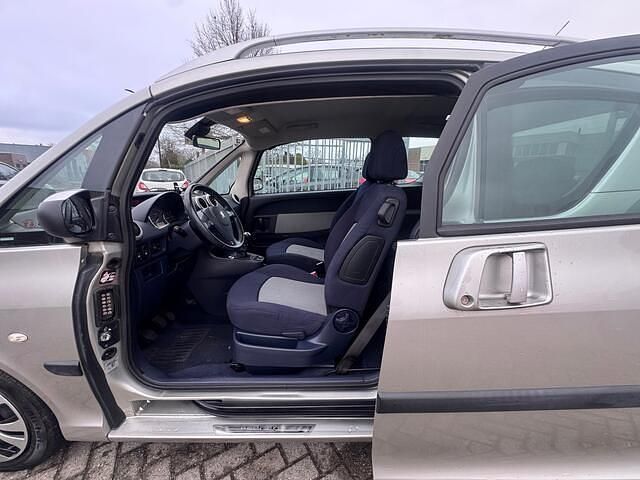 Occasion Peugeot 1007 89 PK (65 kW) 2007 Grijs MPV