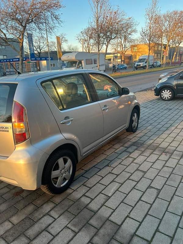 Gebruikt 2005 Daihatsu Sirion Hatchback | € 1.600 (Goede deal) - Afbeelding 1/4