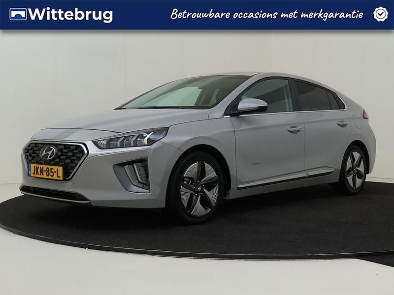 Grijs (metallic) Occasion 2022 Hyundai Ioniq Comfort Hatchback | € 22.425 (Eerlijke prijs) - Afbeelding 1/3
