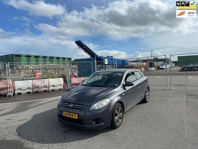 Grijs Gebruikt 2011 Kia ProCeed Hatchback | € 2.540 (Eerlijke prijs) - Afbeelding 1/4