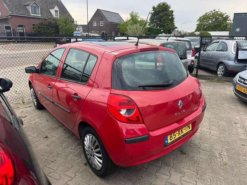 Rood Gebruikt 2007 Renault Clio II Hatchback | € 1.400 (Goede deal) - Afbeelding 1/4