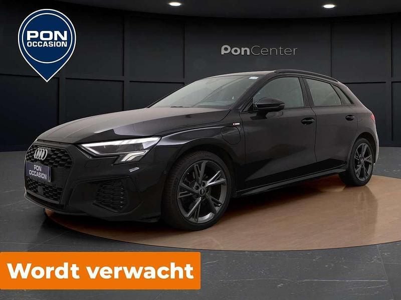 Zwart Gebruikt 2021 Audi A3 Sportback e-tron Comfort Sedan | € 28.950 (Eerlijke prijs) - Afbeelding 1/3
