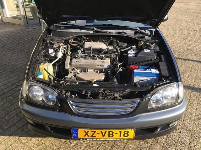 Occasion Toyota Avensis Luna 110 PK (80 kW) 1999 Zwart Stationwagen