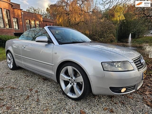 Grijs Occasion 2002 Audi A4 Cabriolet Cabriolet | € 1.999 (Eerlijke prijs) - Afbeelding 1/4