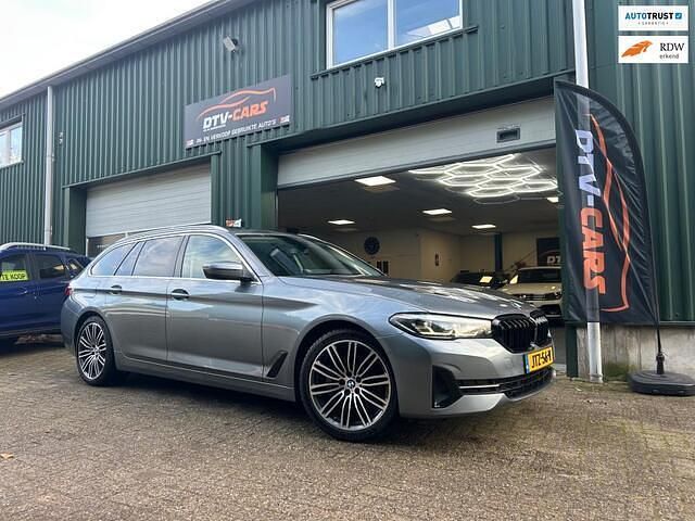 Grijs Occasion 2020 BMW 530e Executive Stationwagen | € 29.550 (Eerlijke prijs) - Afbeelding 1/4