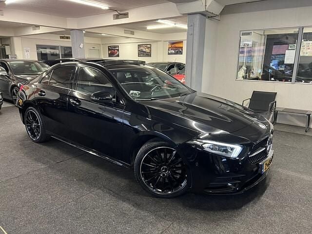 Zwart Occasion 2022 Mercedes A250 Business Sedan | € 29.995 (Eerlijke prijs) - Afbeelding 1/4