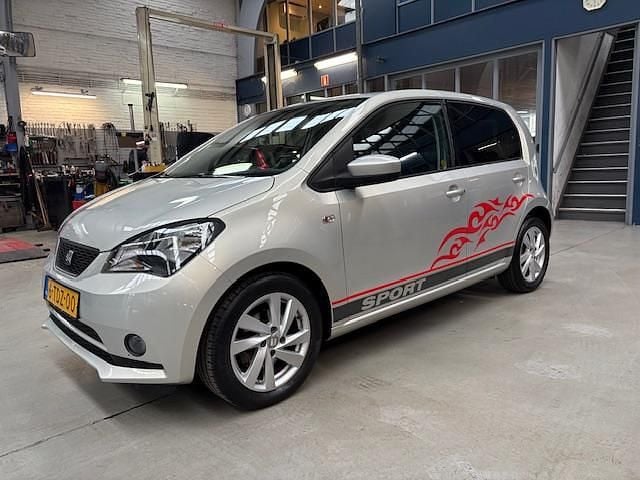 Grijs (metallic) Gebruikt 2014 Seat Mii Ecomotive Hatchback | € 7.750 (Eerlijke prijs) - Afbeelding 1/4