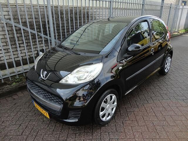 Zwart Gebruikt 2010 Peugeot 107 Hatchback | € 2.990 (Eerlijke prijs) - Afbeelding 1/4