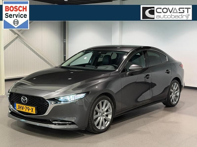 Grijs (metallic) Gebruikt 2020 Mazda 3 Luxury Sedan | € 21.950 (Eerlijke prijs) - Afbeelding 1/4