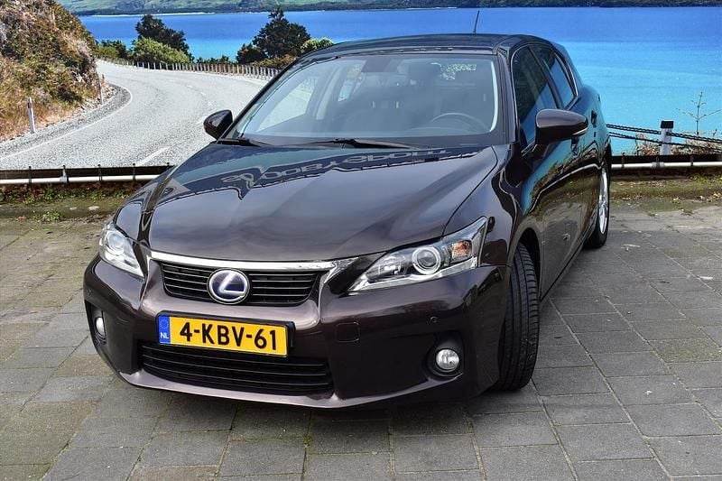 Bruin (metallic) Occasion 2013 Lexus CT200h Business Edition Hatchback | € 9.950 (Eerlijke prijs) - Afbeelding 1/4